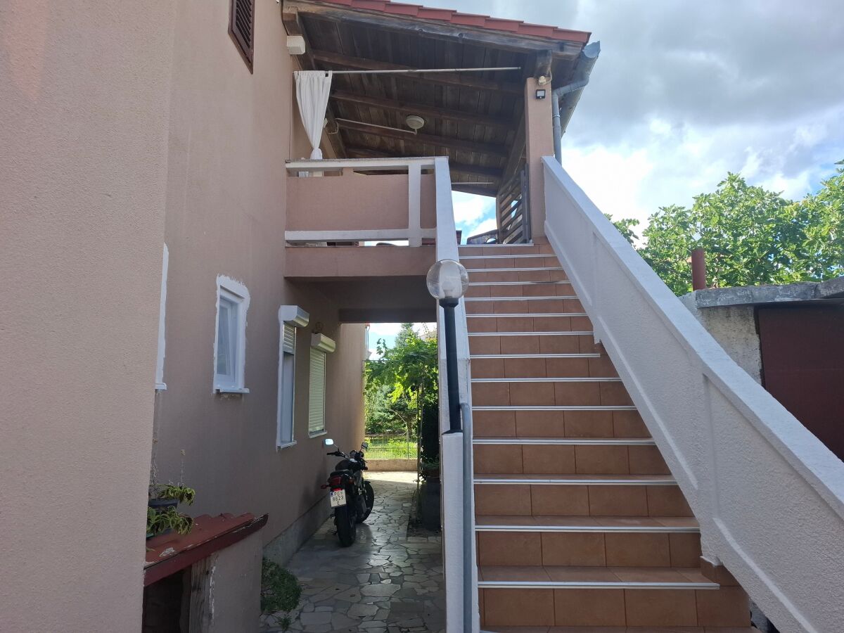 Apartment Two bedroom apartment with terrace Palit, Rab A-24800-a - Outdoor photo 2