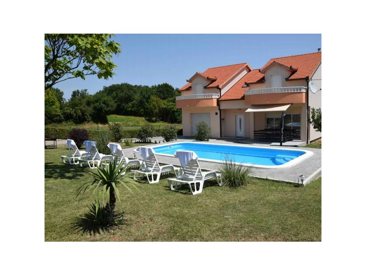 Holiday house Comfortable and spacious house with terrace Sinj, Zagora K-24347