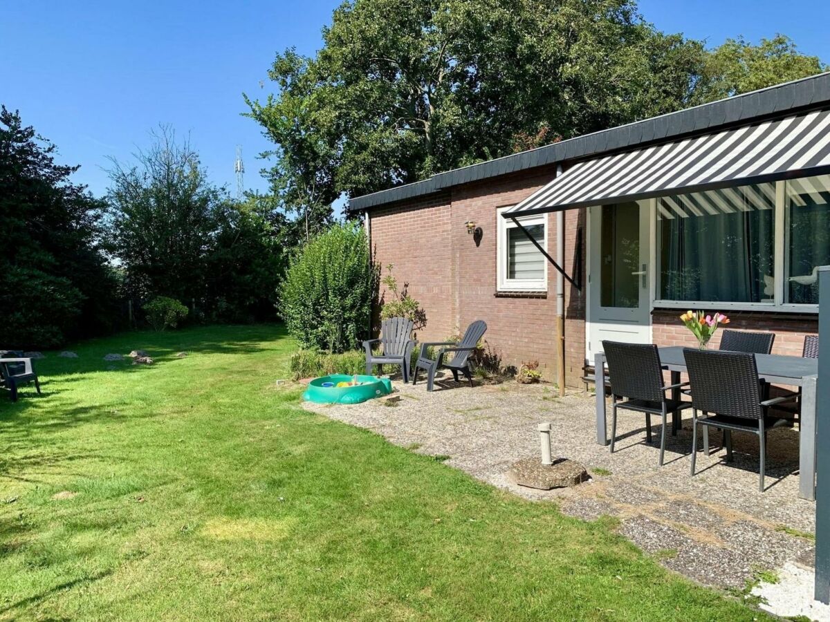 Holiday house Sonniger Garten-Retreat-Bungalow - Outdoor photo 2