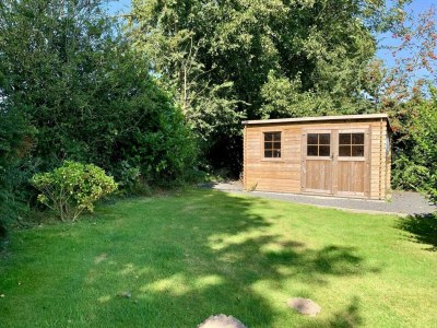 Holiday house Sonniger Garten-Retreat-Bungalow in Sint Maartenszee - Holiday house