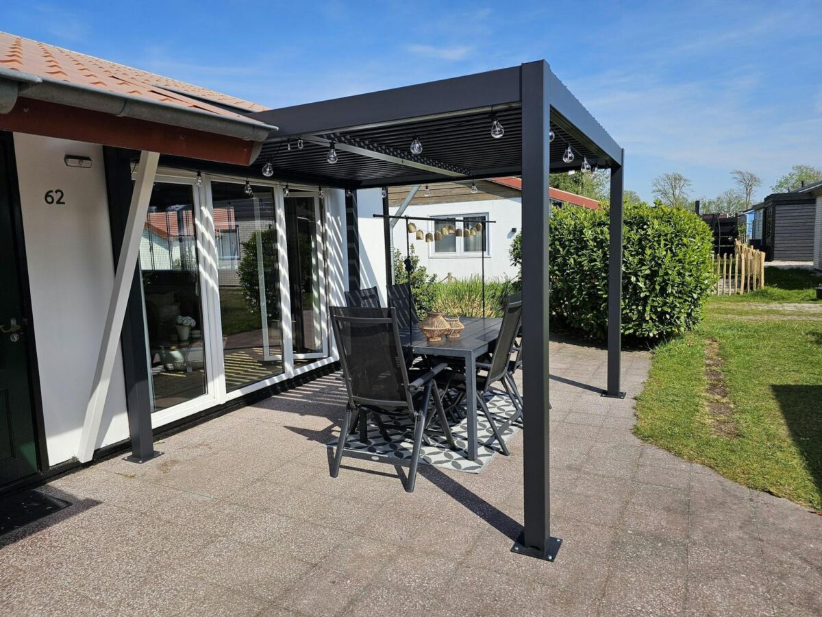 Holiday house Bungalow in park with fenced garden