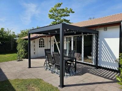 Holiday house Bungalow in park with fenced garden - Outdoor photo 3