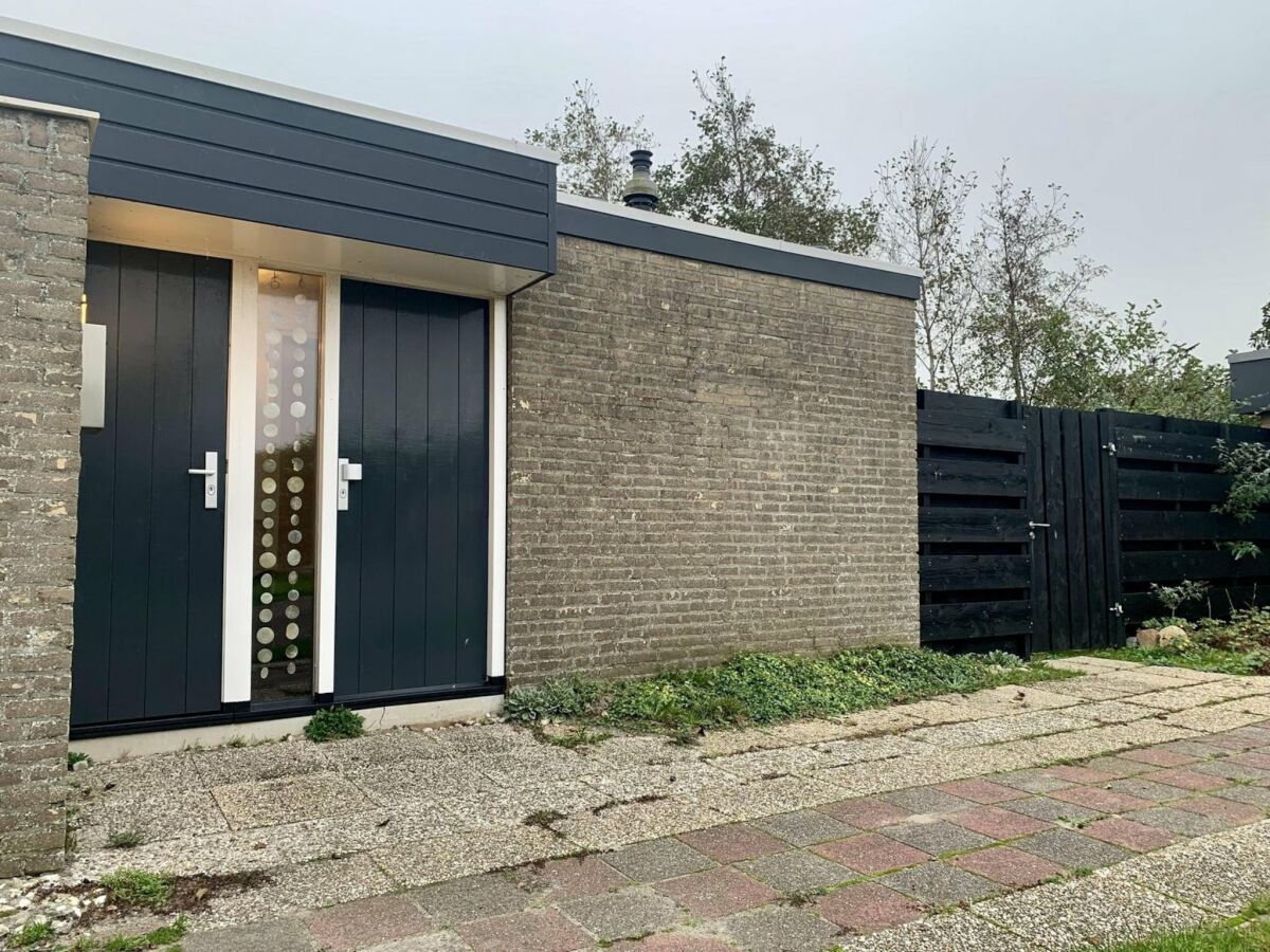 Holiday house Moderner Bungalow in Strand- und Waldnähe