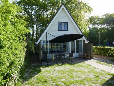 Holiday house Modern, cosy family bungalow near beach in Sint Maartensvlotbrug - Holiday house