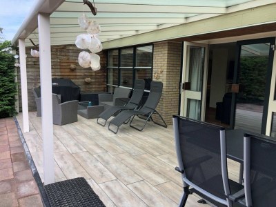 Holiday house Furnished bungalow with garden - Outdoor photo 8