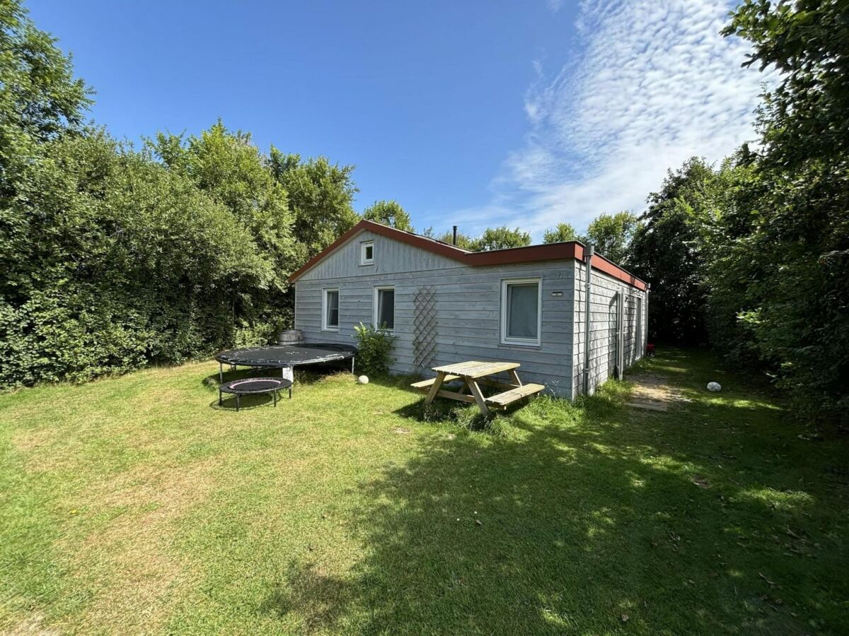 Holiday house Renovated bungalow with garden for families