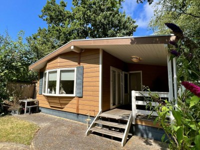 Holiday house Small family chalet close to beach in Sint Maartenszee - Holiday house