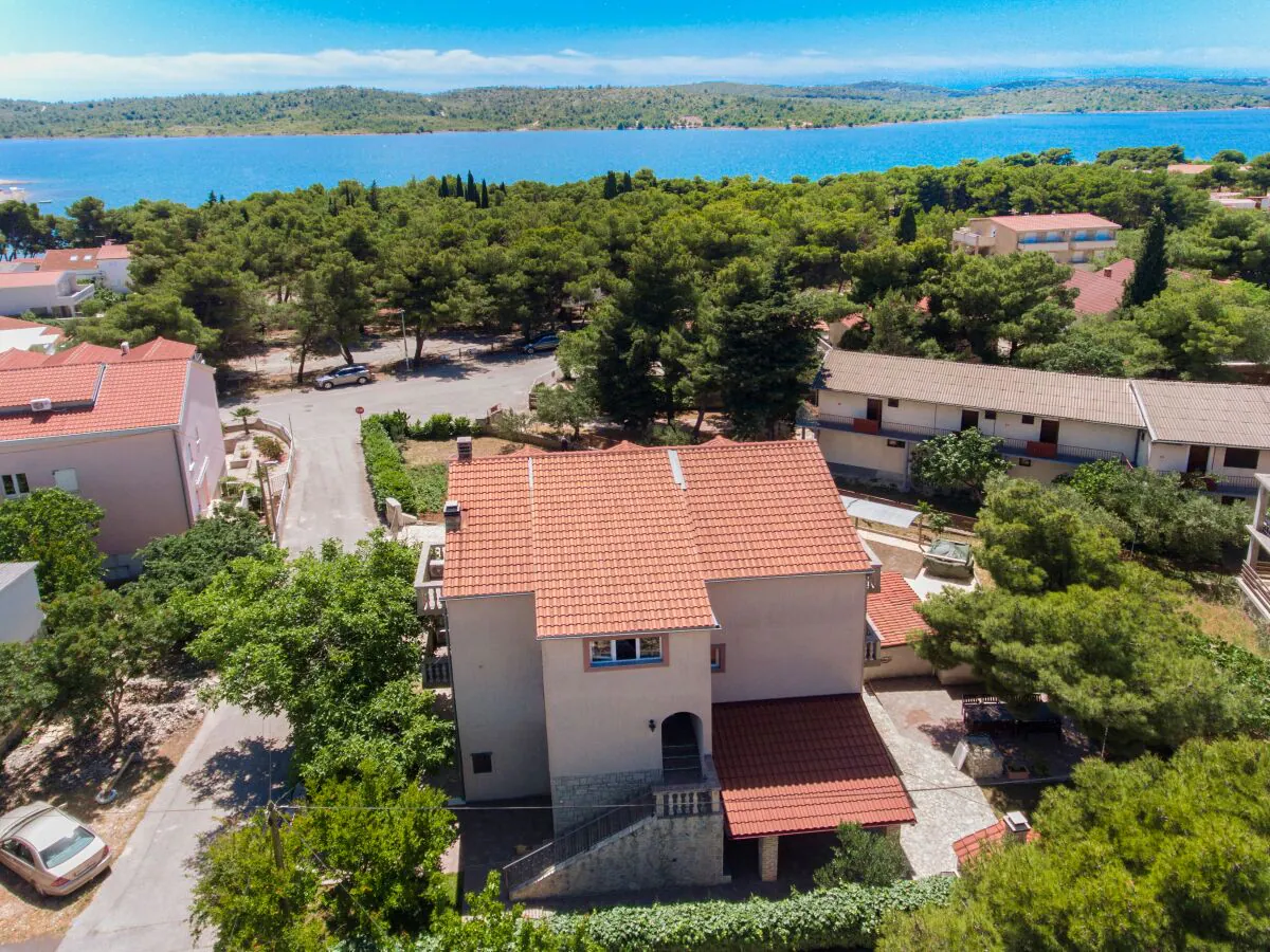 Apartment Two bedroom apartment with terrace Pirovac, Šibenik A-6280-a