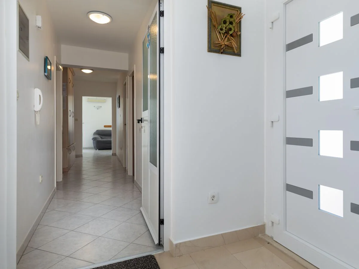 Apartment Three bedroom apartment with balcony and sea view Mimice, Omiš A-2805-a