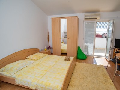 Apartment One bedroom apartment near beach Sumpetar, Omiš A-2808-a in Jesenice - Apartment