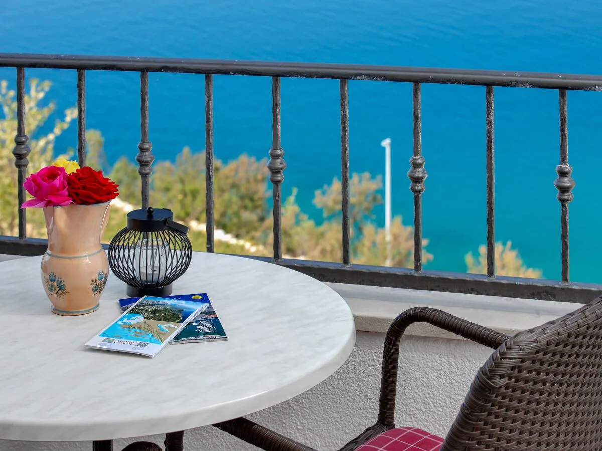 Apartment One bedroom apartment with terrace and sea view Drašnice, Makarska A-2581-a