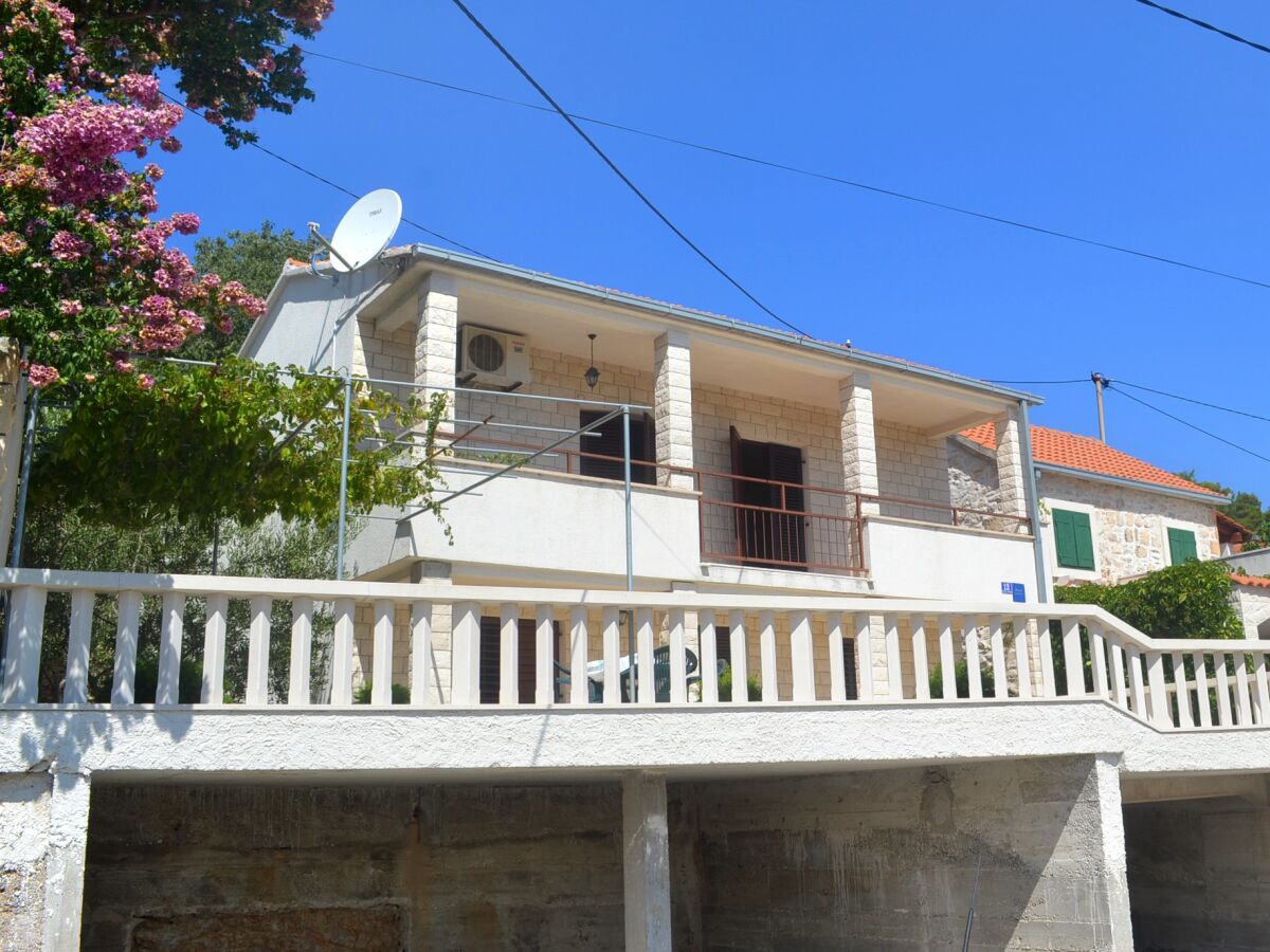 Apartment Two bedroom apartment with terrace and sea view Sutivan, Brač A-2846-b - Outdoor photo 4