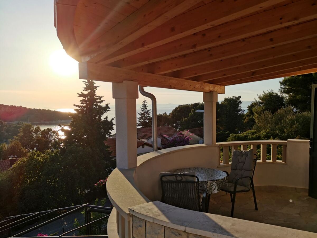 Apartment Three bedroom apartment with terrace and sea view Splitska, Brač A-2923-b