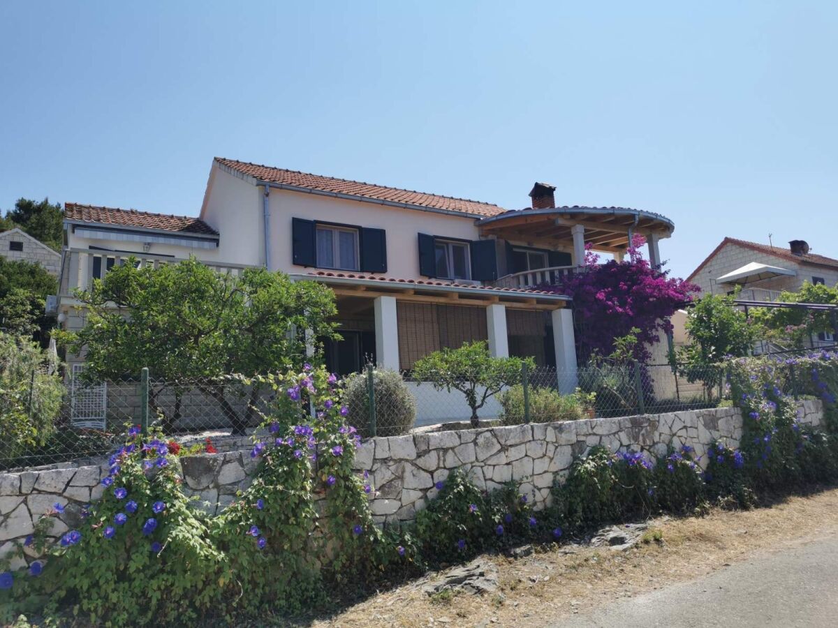 Apartment Three bedroom apartment with terrace and sea view Splitska, Brač A-2923-b - Outdoor photo 3