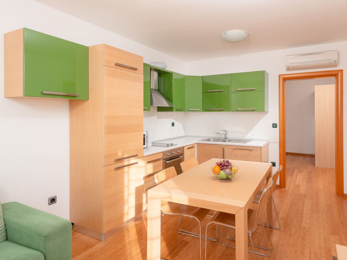 Apartment Two bedroom apartment with balcony and sea view Tučepi, Makarska A-3193-f