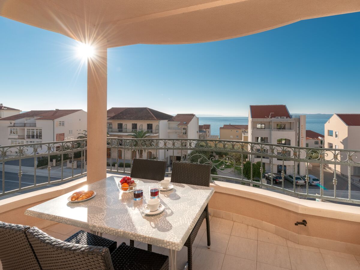 Apartment Two bedroom apartment with balcony and sea view Tučepi, Makarska A-3193-j