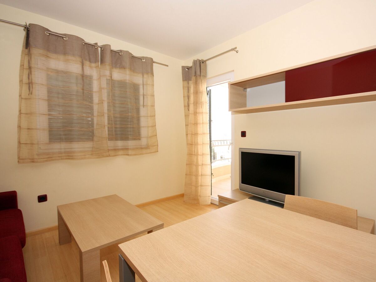 Apartment Two bedroom apartment with balcony and sea view Tučepi, Makarska A-3193-k