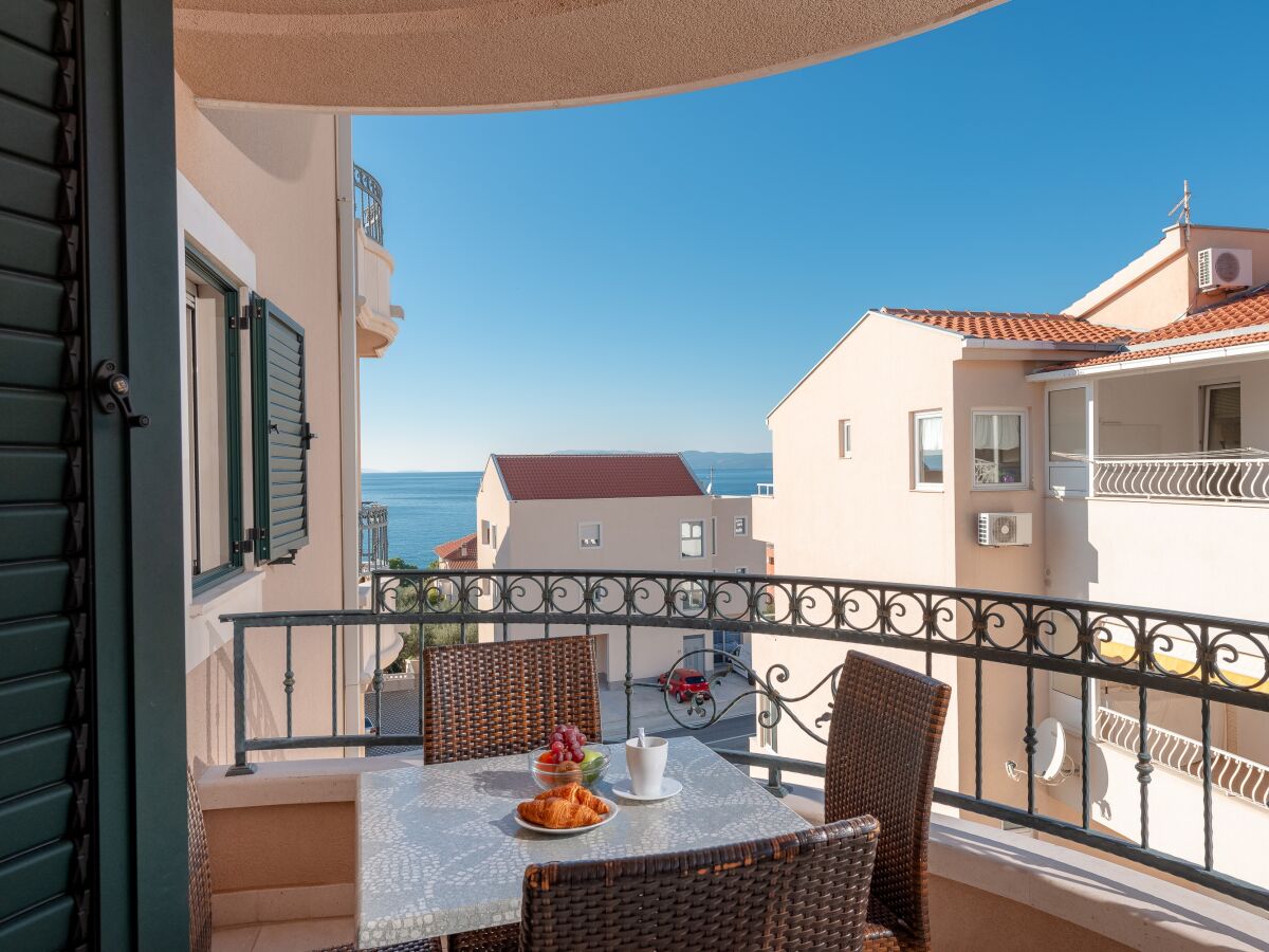 Apartment Two bedroom apartment with balcony and sea view Tučepi, Makarska A-3193-l