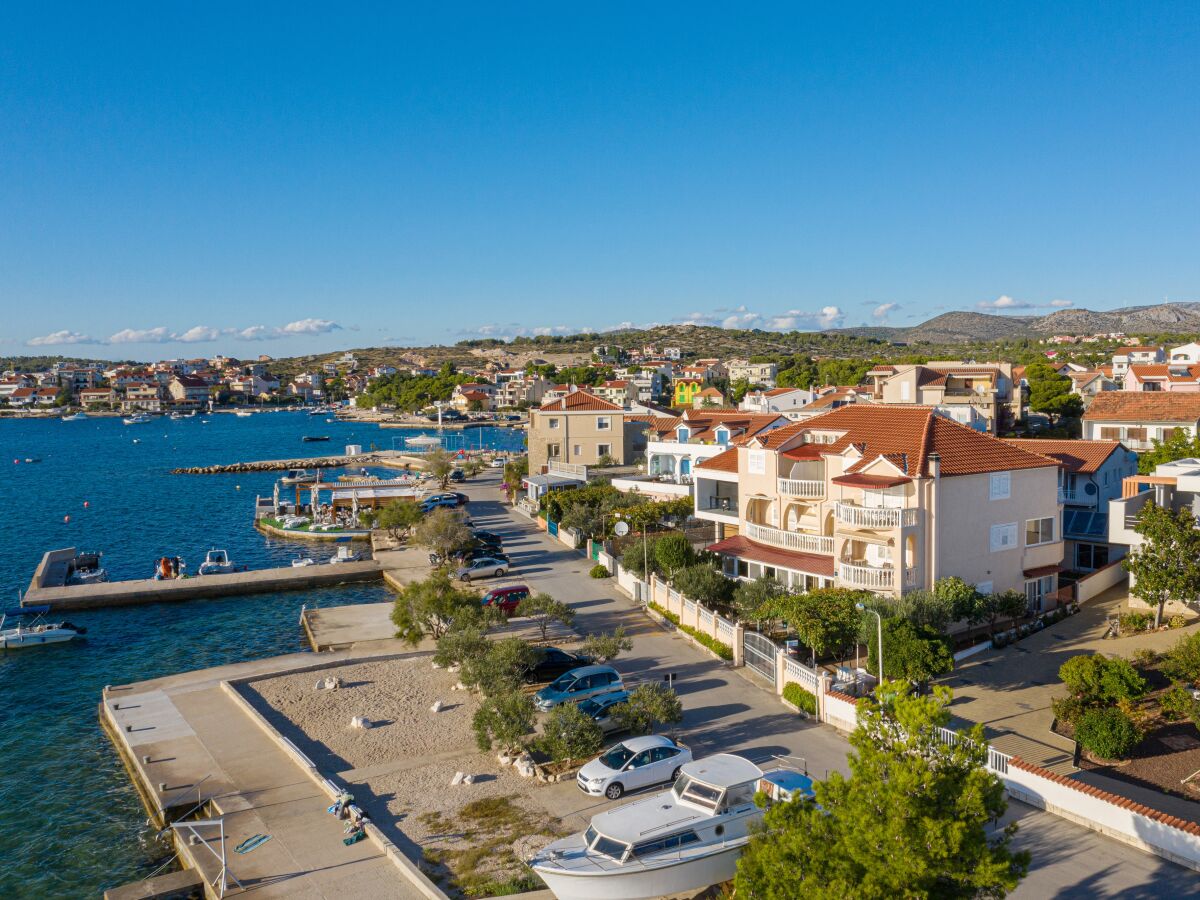 Apartment Two bedroom apartment near beach Brodarica, Šibenik A-4194-f