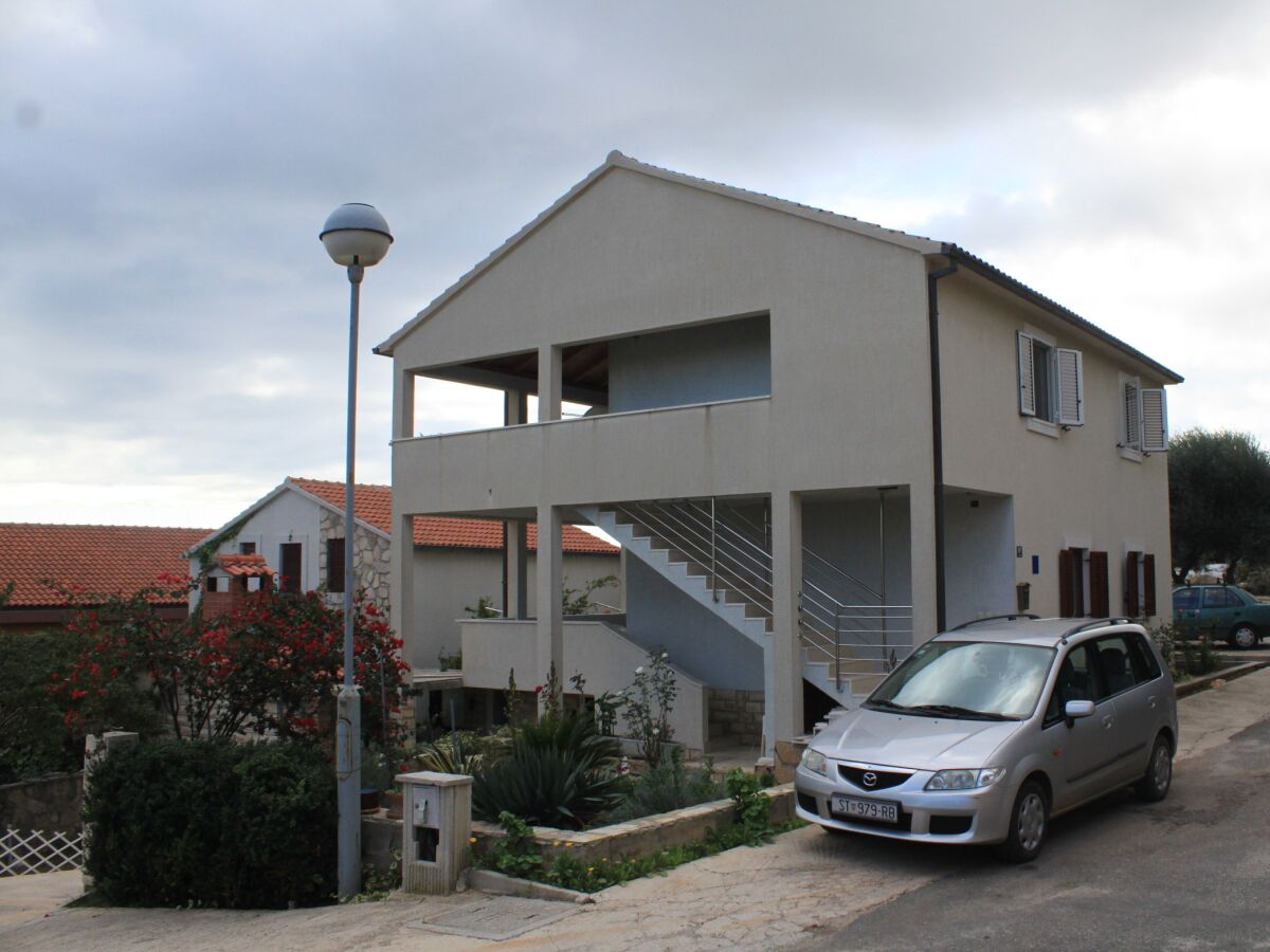 Apartment Two bedroom apartment with terrace and sea view Milna, Vis A-8896-a - Outdoor photo 3