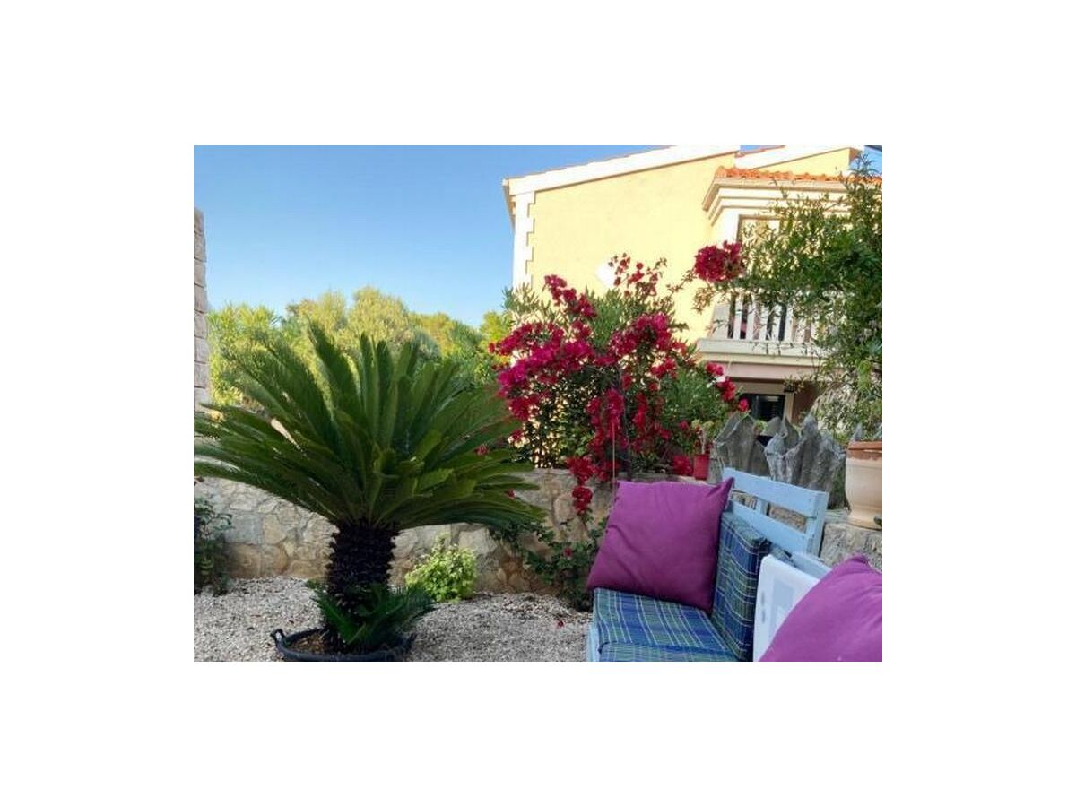 Apartment Two bedroom apartment with terrace and sea view Milna, Vis A-8896-a - Outdoor photo 5