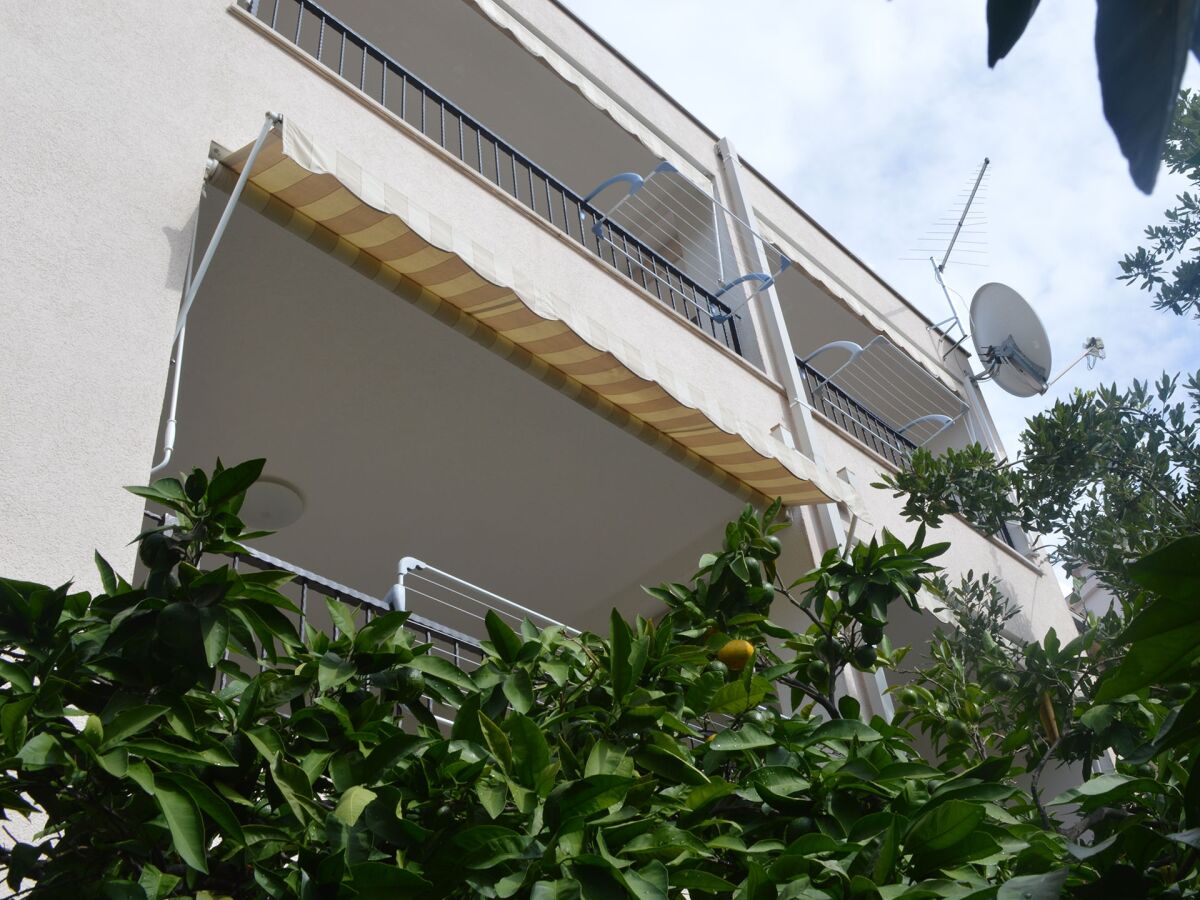 Apartment Two bedroom apartment with balcony and sea view Makarska A-11361-b