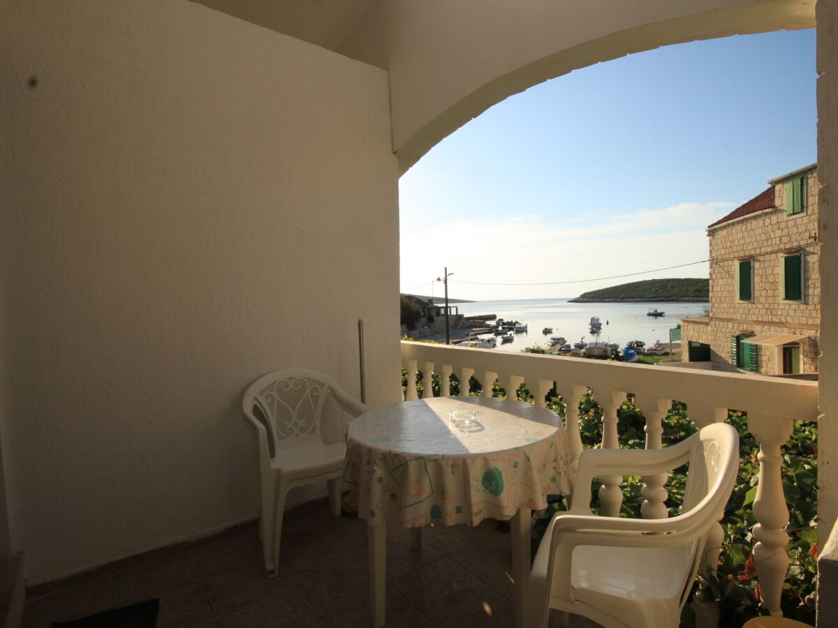 Apartment One bedroom apartment near beach Rukavac, Vis A-1154-a