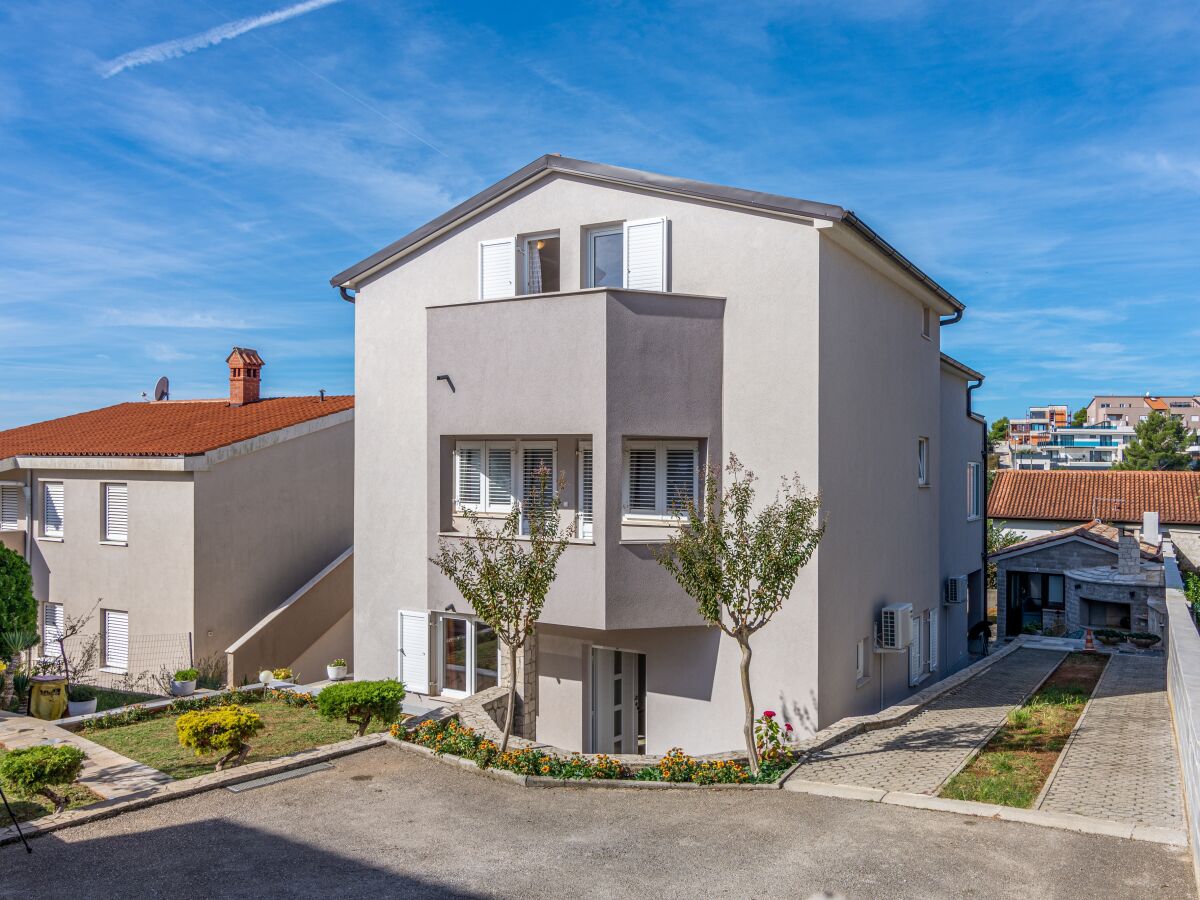 Apartment Two bedroom apartment with balcony and sea view Medulin A-2274-b - Outdoor photo 2