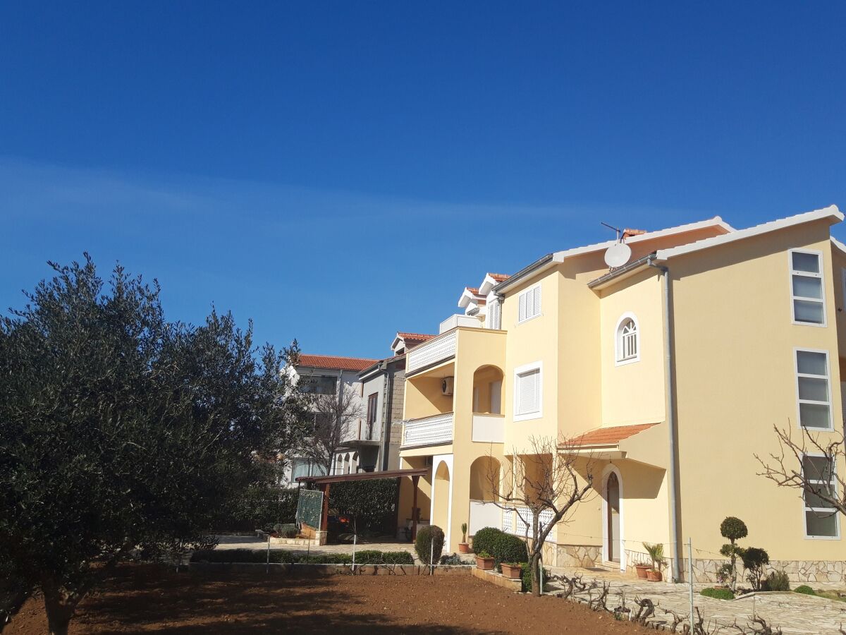 Apartment Two bedroom apartment with terrace and sea view Vrsi - Mulo, Zadar A-5796-a - Outdoor photo 2