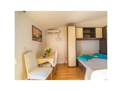Apartment Studio flat with balcony and sea view Mali Rat, Omiš AS-7482-b in Dugi Rat - Apartment