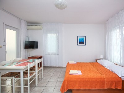 Apartment Studio flat with terrace Pirovac, Šibenik AS-15320-a in Pirovac - Apartment