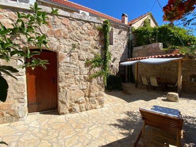 Holiday house with a swimming pool Vrbanj, Hvar - 11040 in Vrbanj - Holiday house