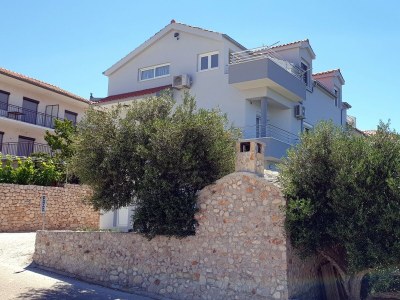 Apartment Two bedroom apartment with balcony and sea view Bilo, Primošten A-12870-b in Primošten - Apartment