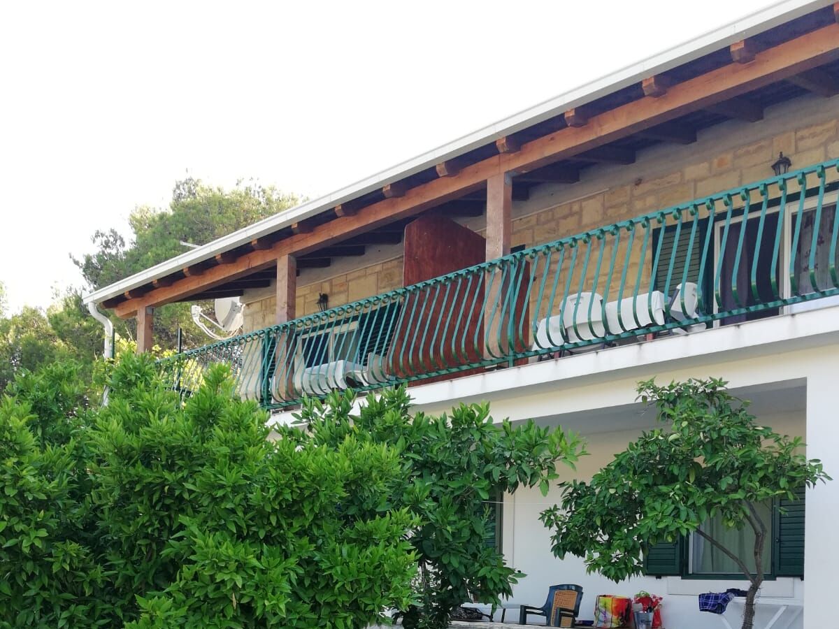 Apartment Two bedroom apartment near beach Rogač, Šolta A-5166-c - Outdoor photo 2