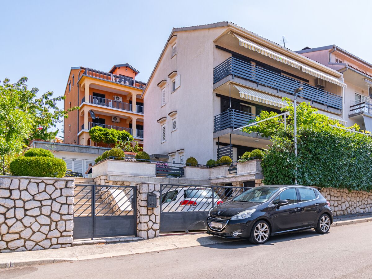 Apartment Three bedroom apartment with terrace and sea view Crikvenica A-5494-a