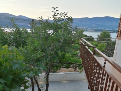 Apartment Three bedroom apartment with terrace and sea view Arbanija, Čiovo A-5228-f - Outdoor photo 9