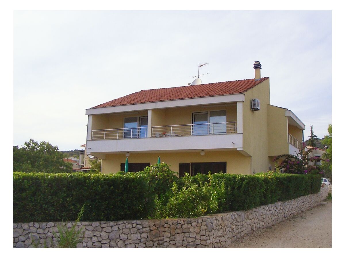 Apartment One bedroom apartment with terrace and sea view Vinišće, Trogir A-5229-a
