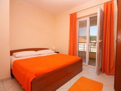 Apartment Two bedroom apartment with terrace and sea view Vinišće, Trogir A-5229-b in Vinisce - Apartment