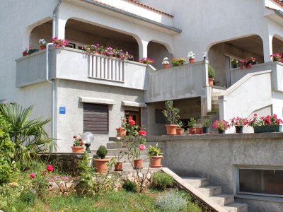 Apartment Two bedroom apartment with terrace and sea view Njivice, Krk A-5427-b - Outdoor photo 9