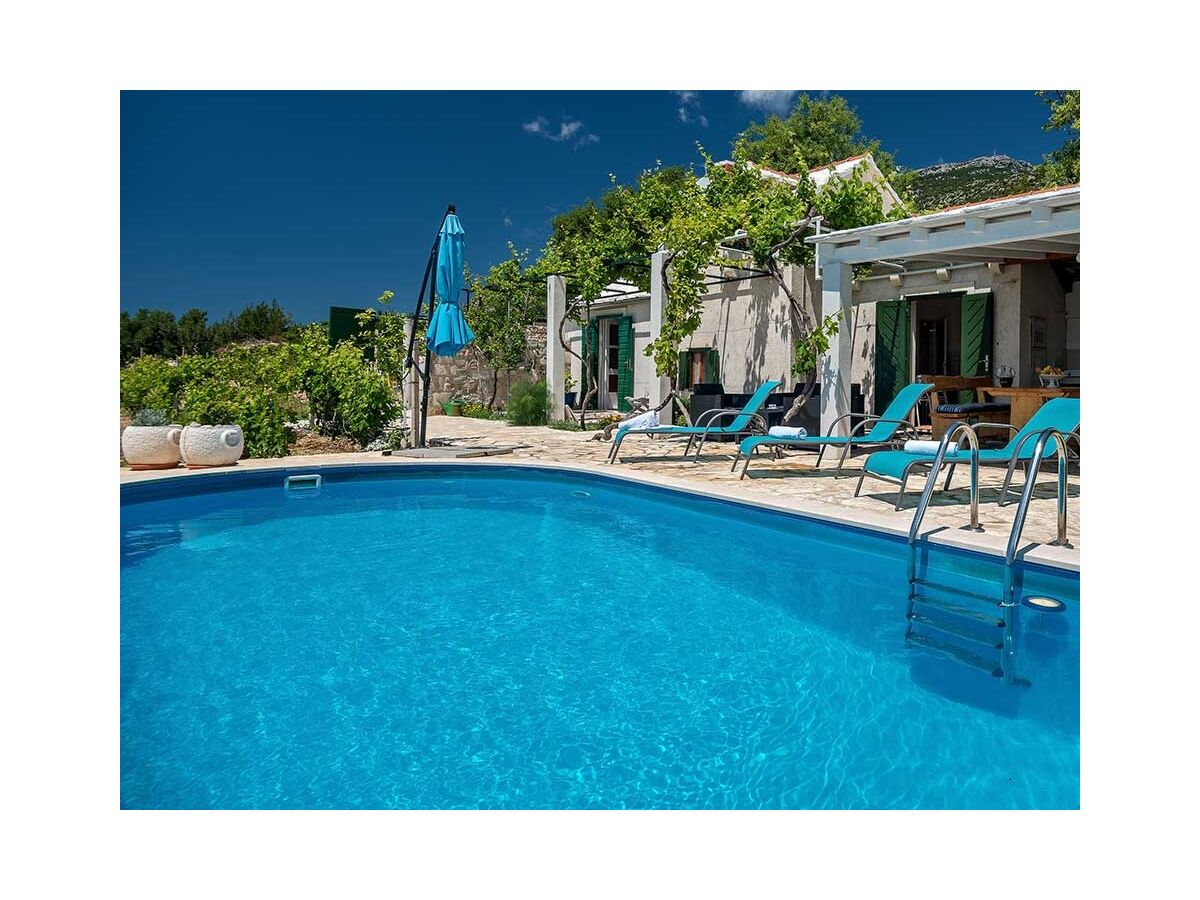 Holiday house Two bedroom house with terrace and sea view Bol, Brač K-12228