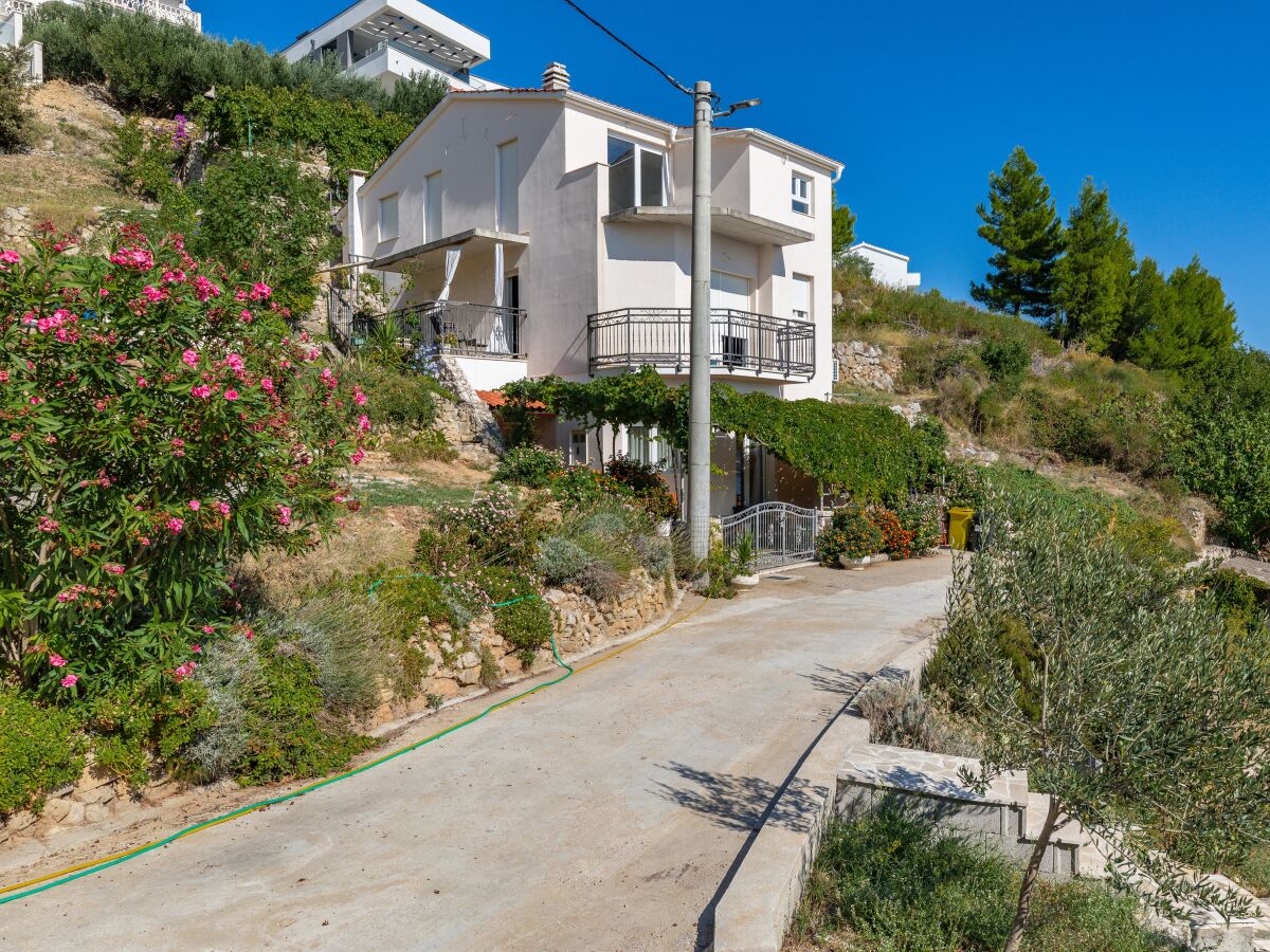 Apartment Two bedroom apartment with terrace and sea view Zavode, Omiš A-12075-a