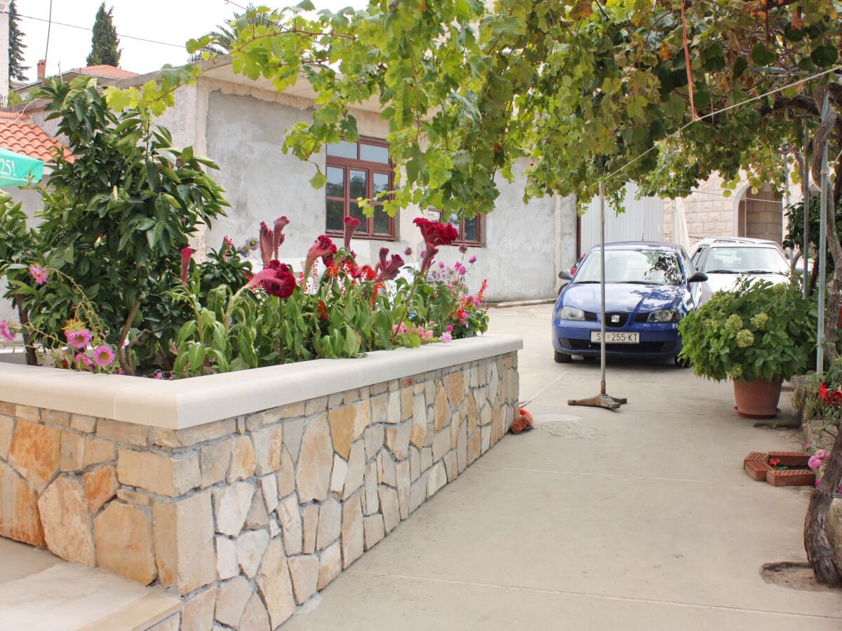 Apartment One bedroom apartment with terrace Sumartin, Brač A-5620-a - Outdoor photo 5