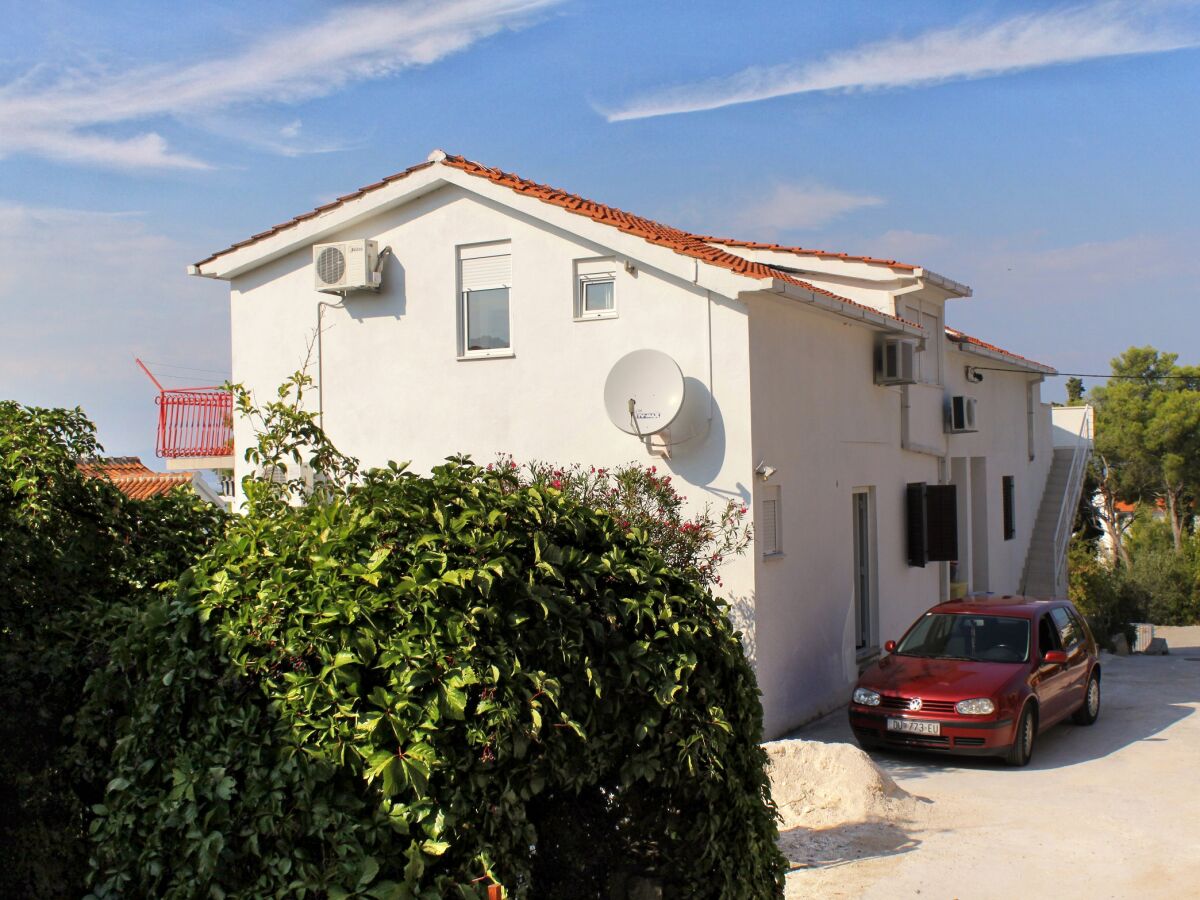 Apartment One bedroom apartment with balcony and sea view Sutivan, Brač A-5629-b