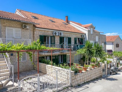 Holiday room with balcony and sea view Supetar, Brač S-5658-d - Outdoor photo 2