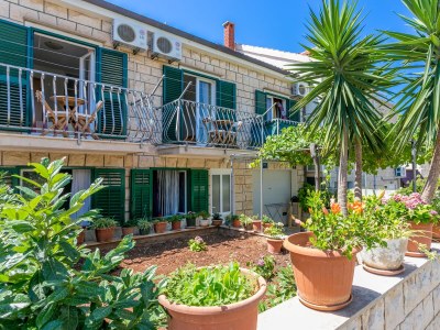 Holiday room with balcony and sea view Supetar, Brač S-5658-c - Outdoor photo 3