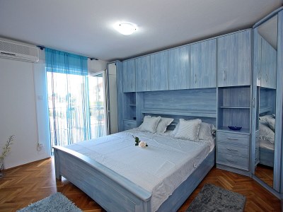 Apartment Three bedroom apartment with terrace and sea view Supetar, Brač A-5665-a - Outdoor photo 29