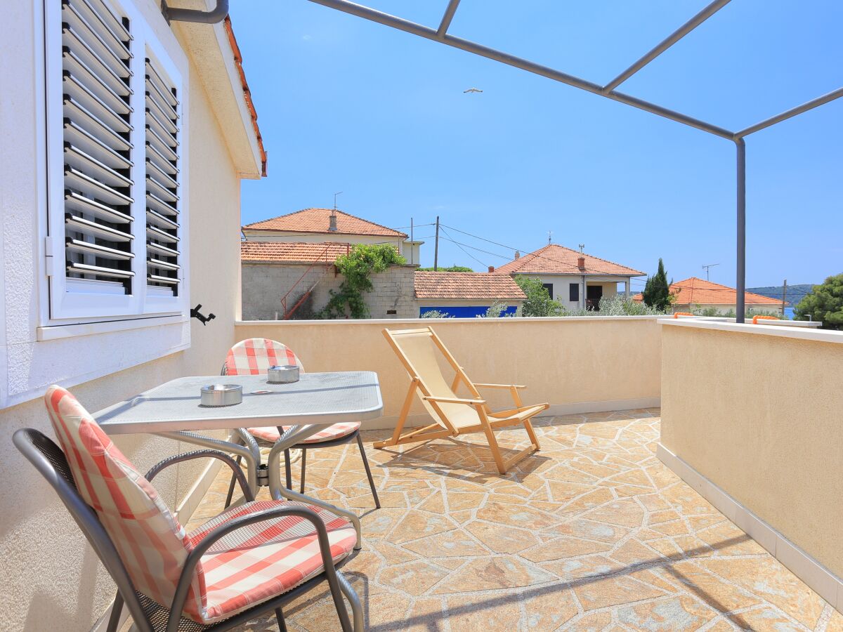 Holiday room with terrace and sea view Trogir S-4814-b