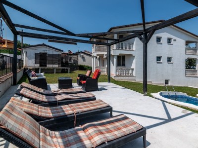 Holiday house Comfortable and spacious house with terrace Radmani, Poreč K-16440 - Outdoor photo 9