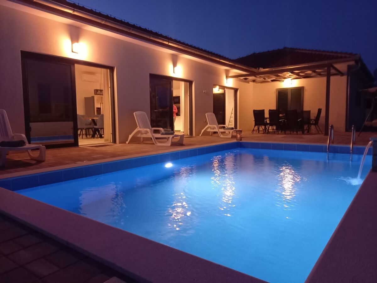 Villa Four-bedroom house with terrace Vrsi - Mulo, Zadar K-19093 - Outdoor photo 5