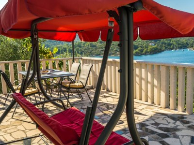 Apartment Two bedroom apartment with terrace and sea view Nečujam, Šolta A-16727-a in Grohote - Apartment